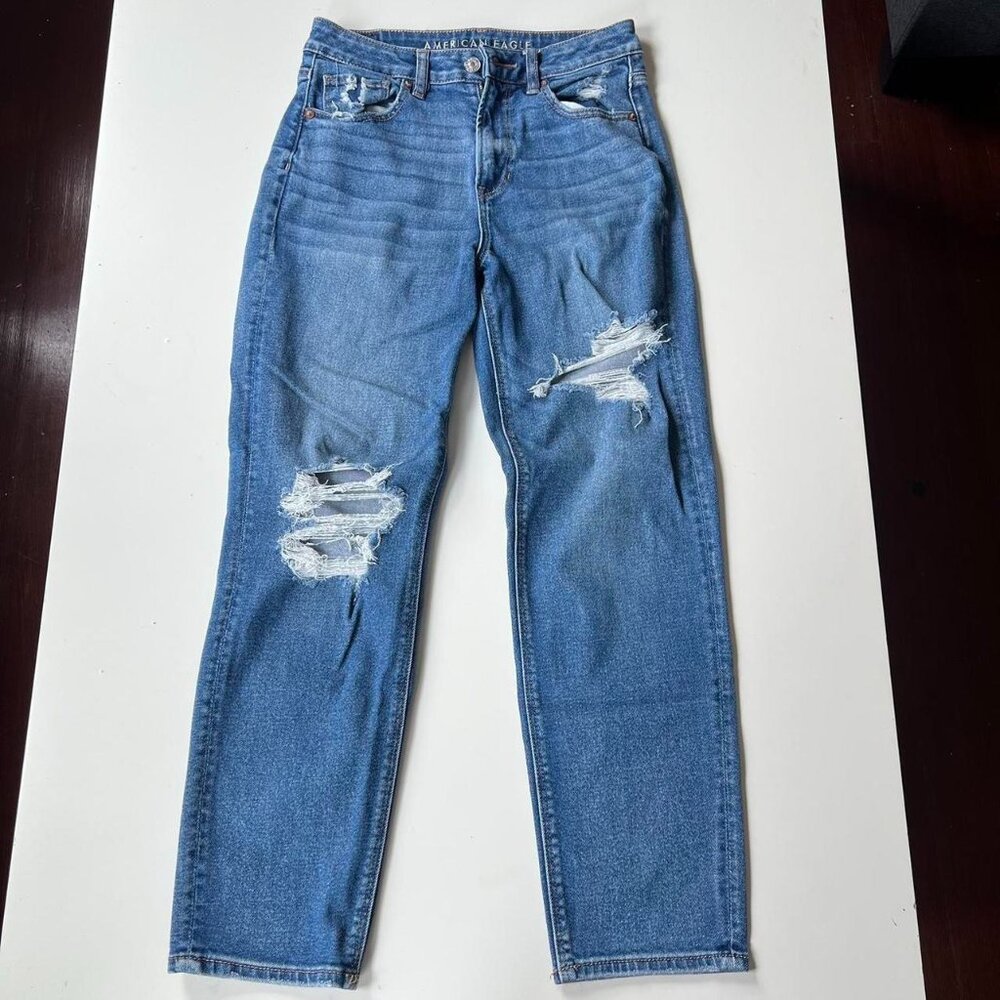 American Eagle size 4 Regular Jeans with rips